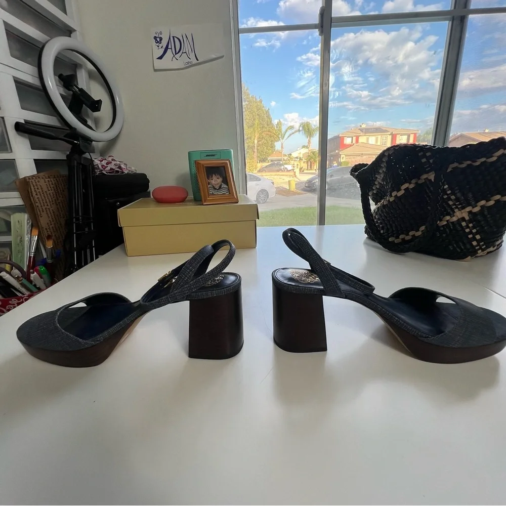 VINCE CAMUTO Pendreya Platform Sandals Blue Size 9M NWOT